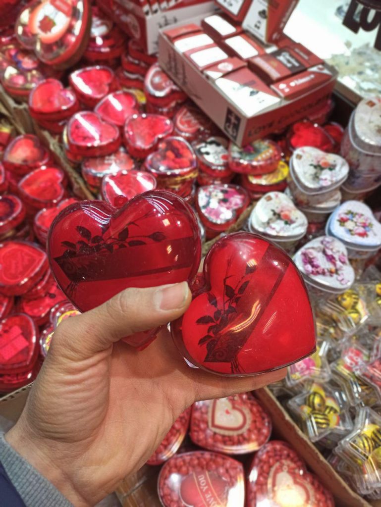 فروش عمده لوازم ولنتاین شکلات ولنتاین طرح باکس و قلبی